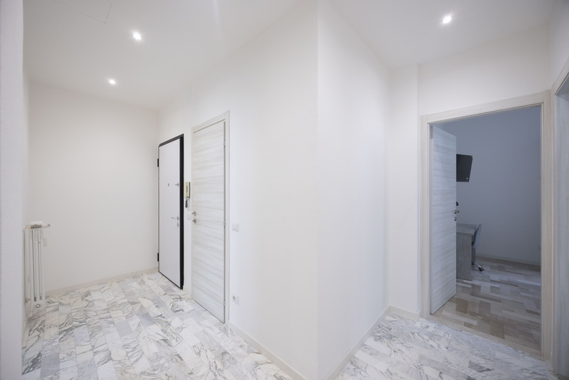ingresso appartamento via brodolini bologna